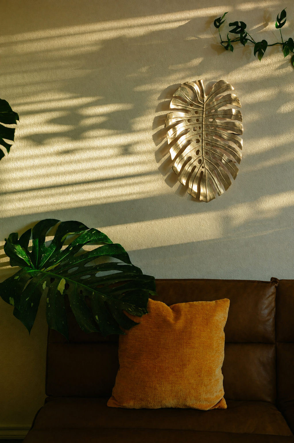 Gold Monstera Leaf Wall Decor, Aluminum, 18.9 x 13.4 in in a real room, wider view